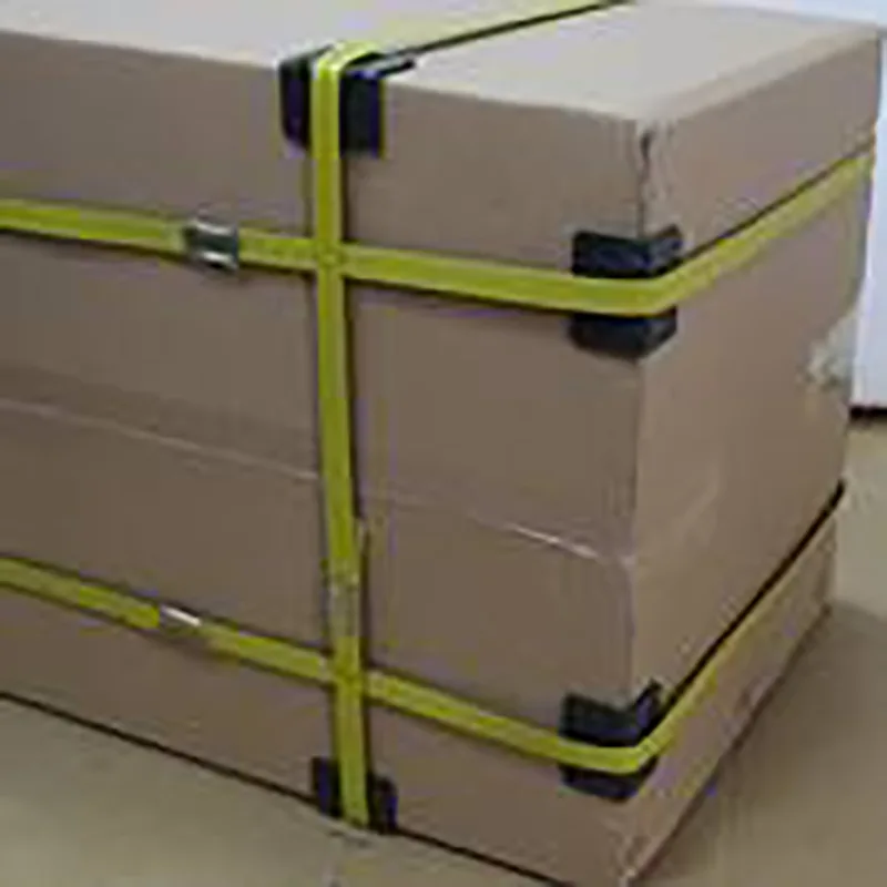 Černé plastové spony